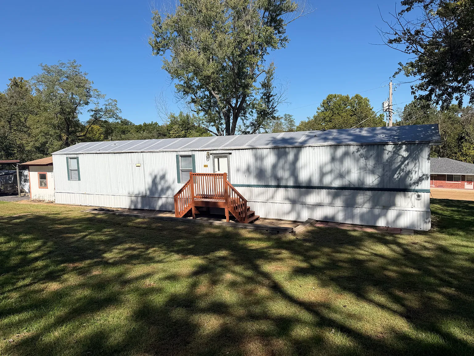 3 bed, $1,200 — Photo 1