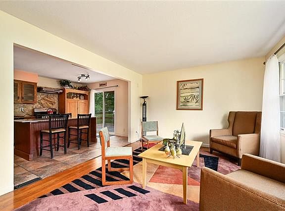 2nd image of 4900 Crescent Dr