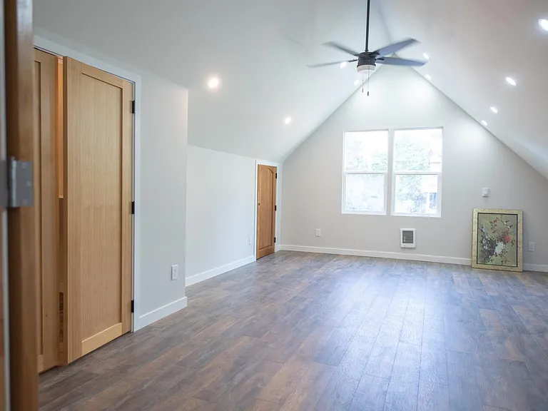 2609 NE 82nd St — Photo 21