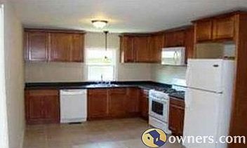 Spacious Totally-Renovated Townhouse