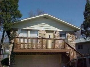 110 E Clarendon Dr, Round Lake Beach, IL