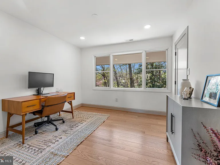 2820 Ellicott St NW — Photo 24