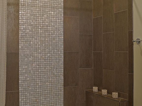 Guest Bathroom - Main Level