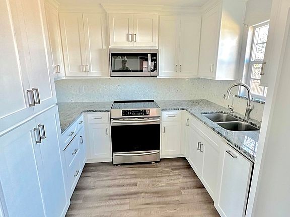 4th image of 4915 McKnight Dr