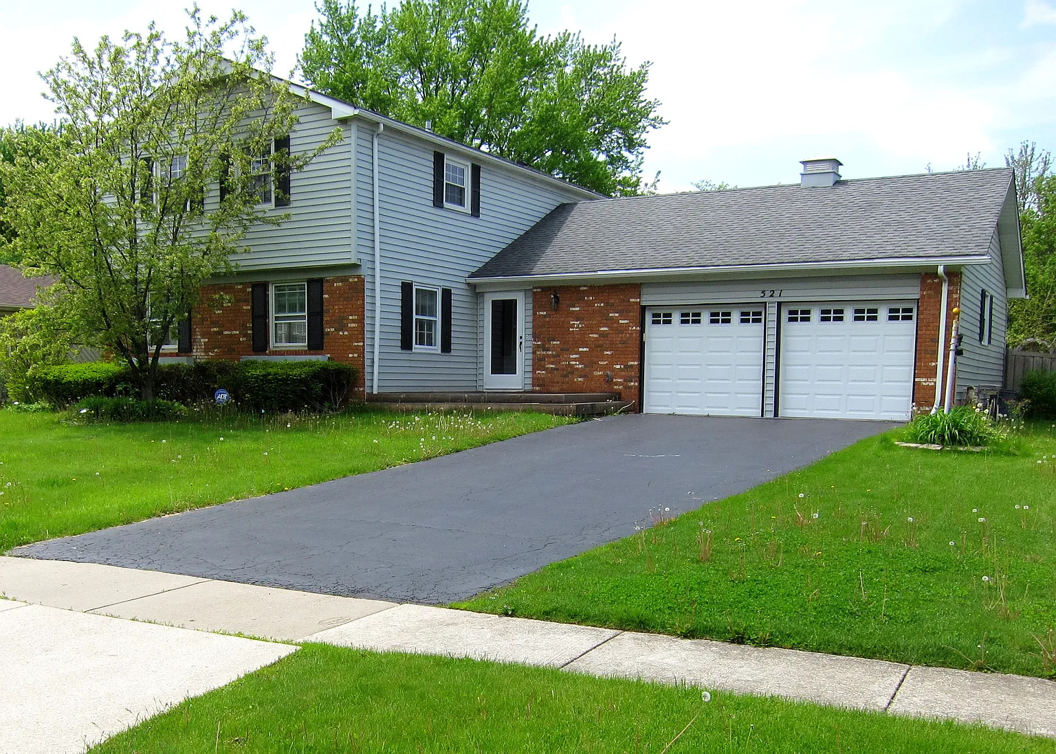 521 Springside Ln photo 1