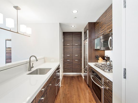 3rd image of 225 E 34th St APT 5K