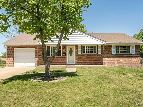 9025 Brassie Dr, Saint Louis, MO 63114