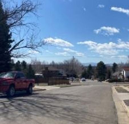 Exterior Neighborhood (street photo)