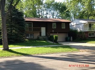 433 White Pine Rd, Buffalo Grove, IL 60089