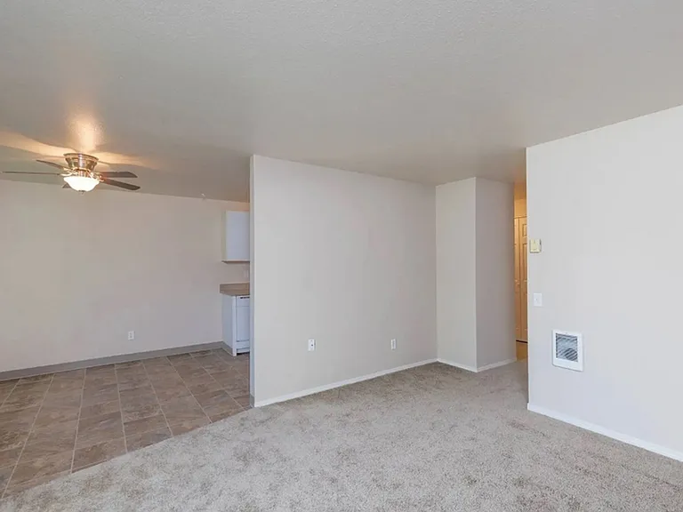 Willow Creek Apartments — Photo 6