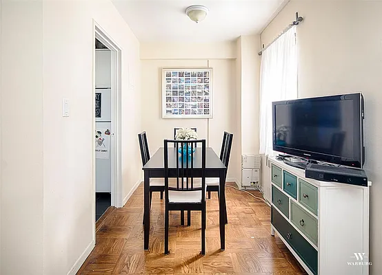 Rented by Warburg | media 9