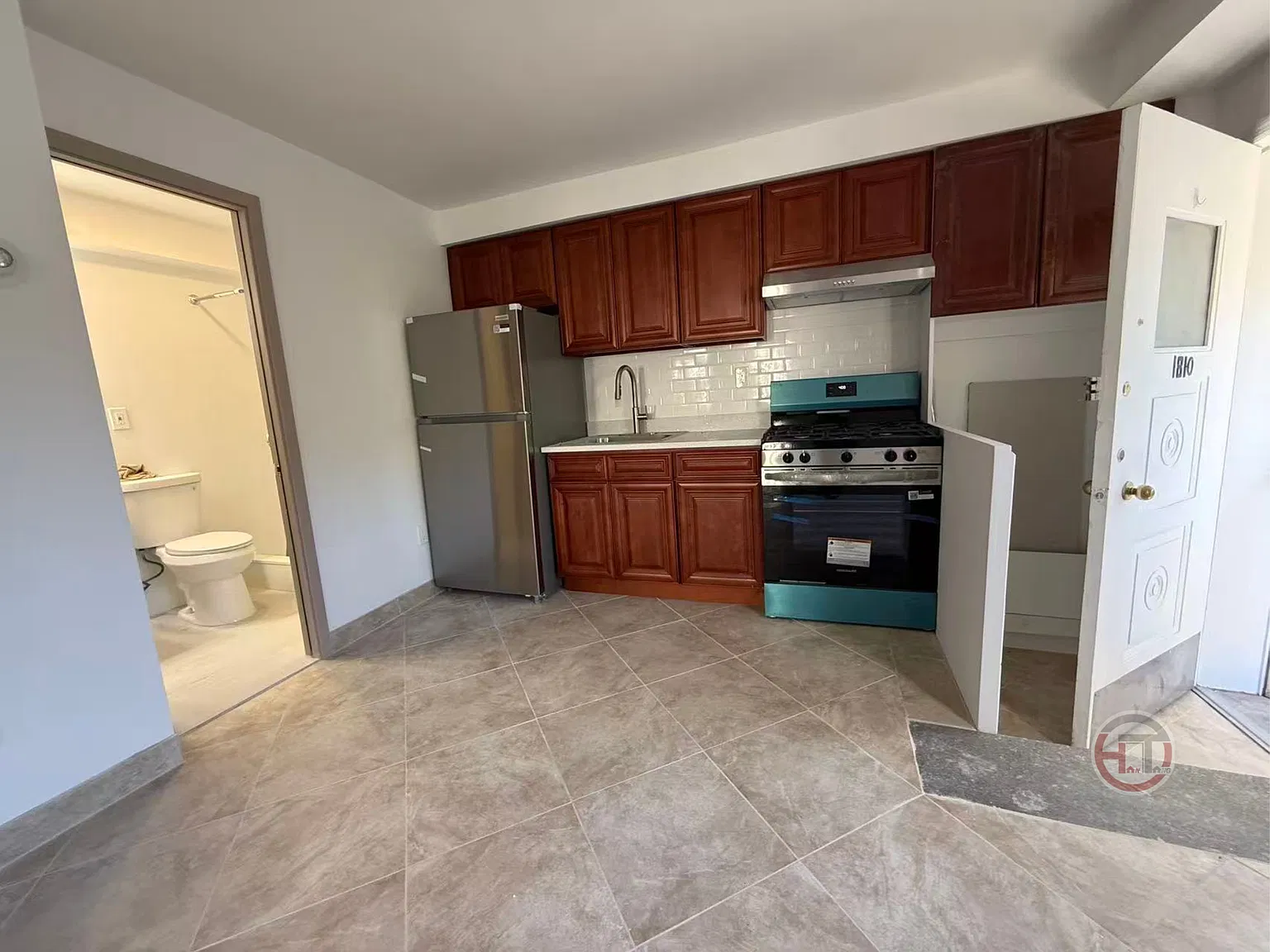 2851 Buhre Ave — Photo 1