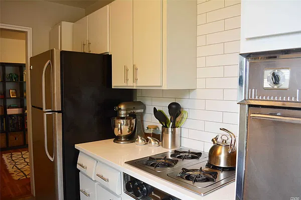 Sold by Daniel Gale Sotheby's International Realty | media 13