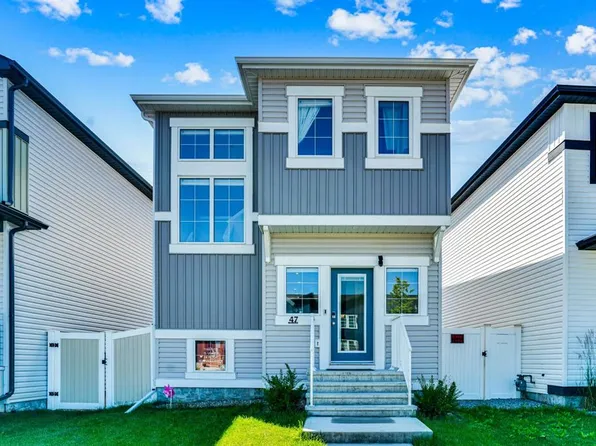 47 N Lake St, Red Deer County, AB T4E 1B9