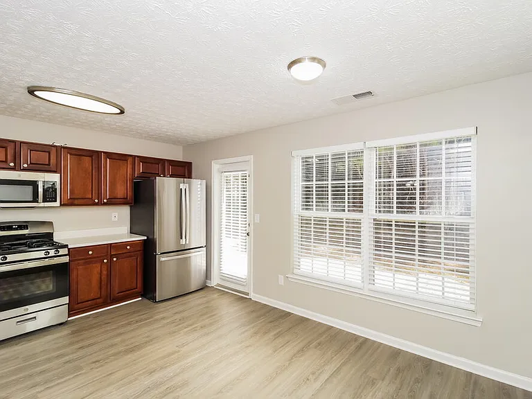 427 Topaz Dr — Photo 7