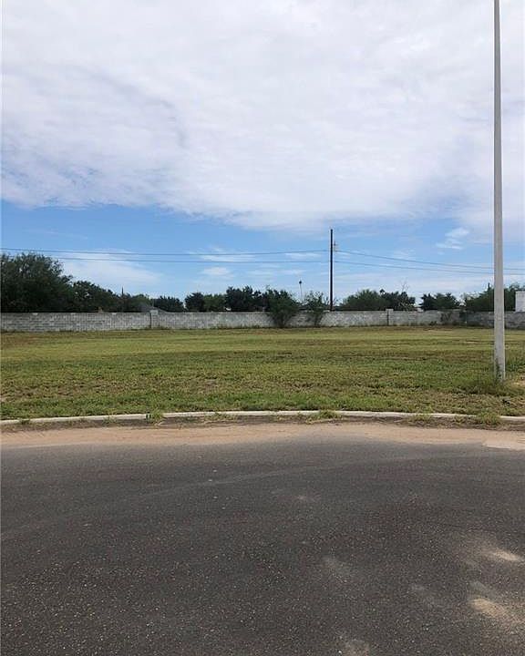 2nd image of 817 Lariat St