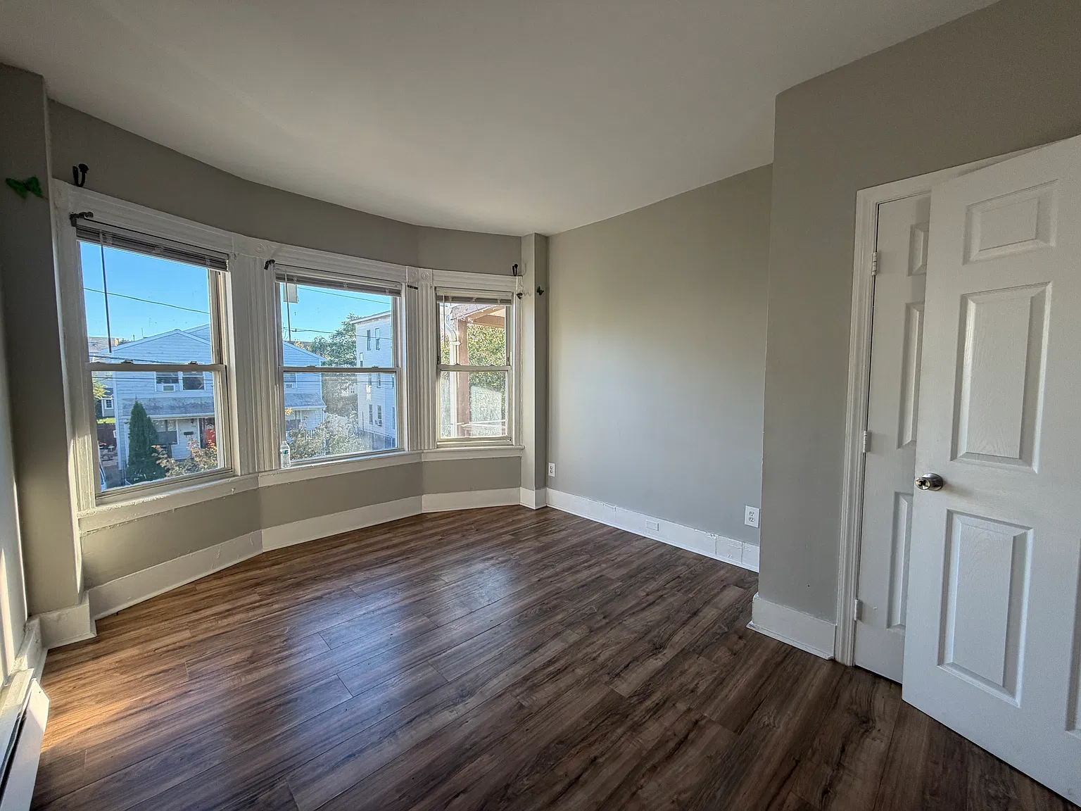 5 bed, 1170 sqft, $2,450 — Photo 2