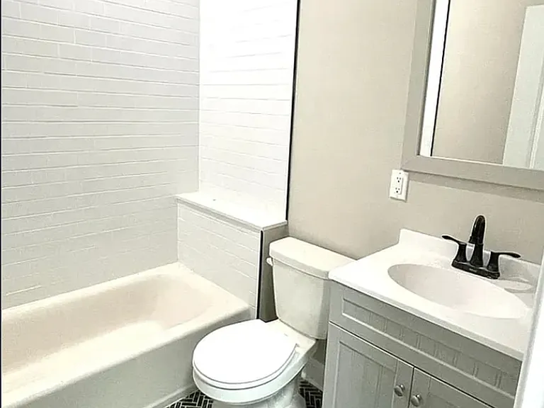 344 Conarroe St #6 — Photo 4