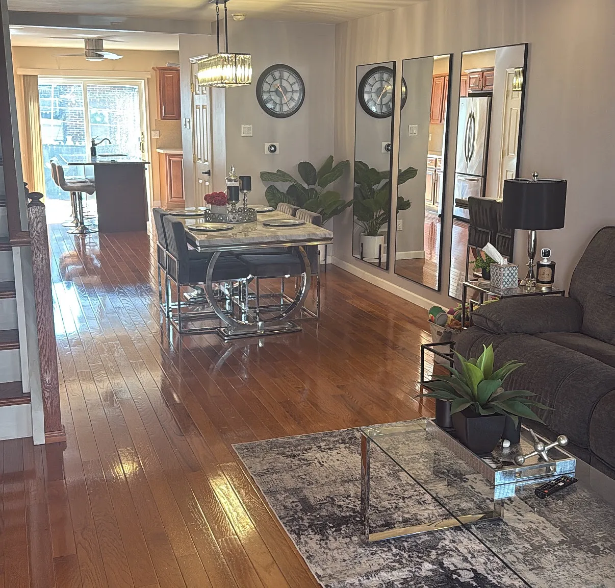 3 bed, 1250 sqft, $2,350 — Photo 1