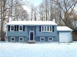8 Willow Ln, Clinton, CT 06413