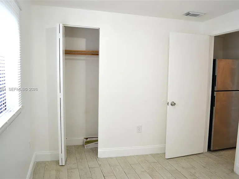 1037 SW 4th St #4 — Photo 6