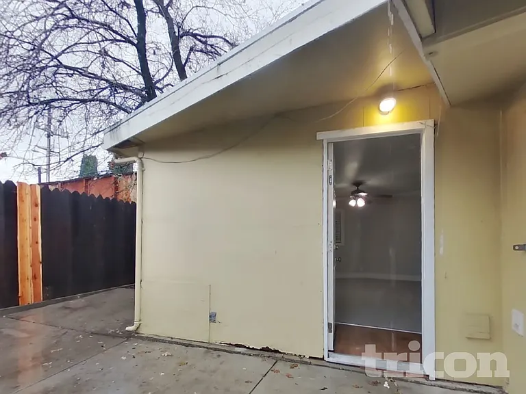 304 Robert St — Photo 14