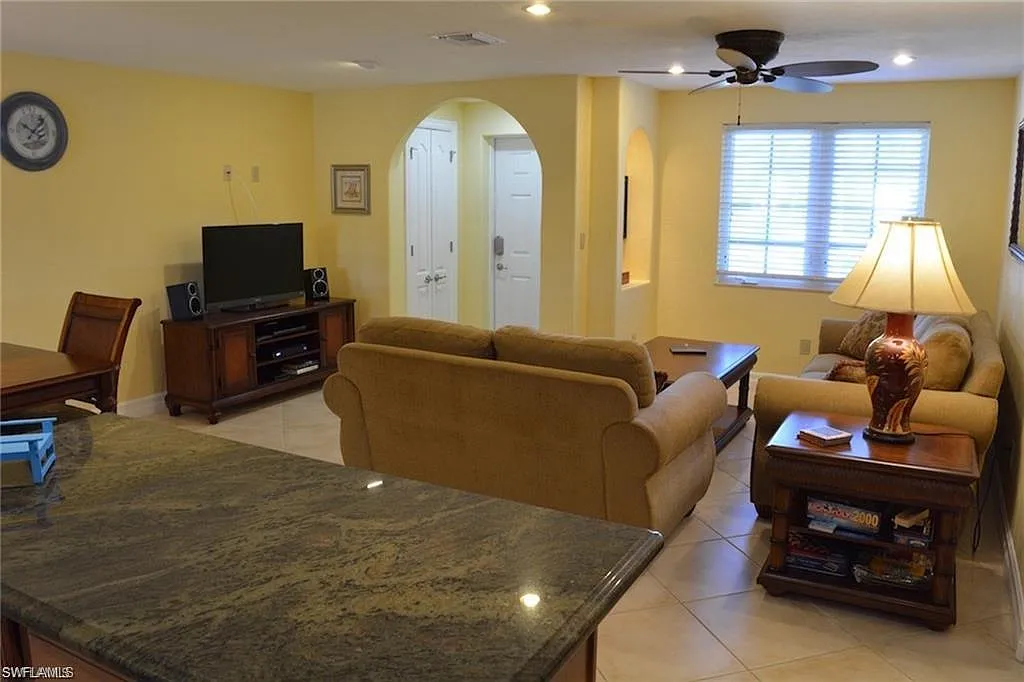 3 bed, 2.0 bath, 1460 sqft, $8,500 — Photo 4