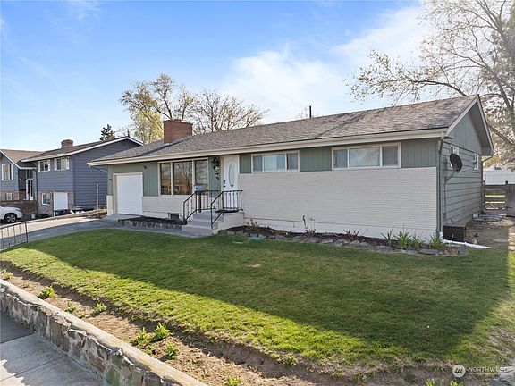 3rd image of 2017 S Crestmont Drive