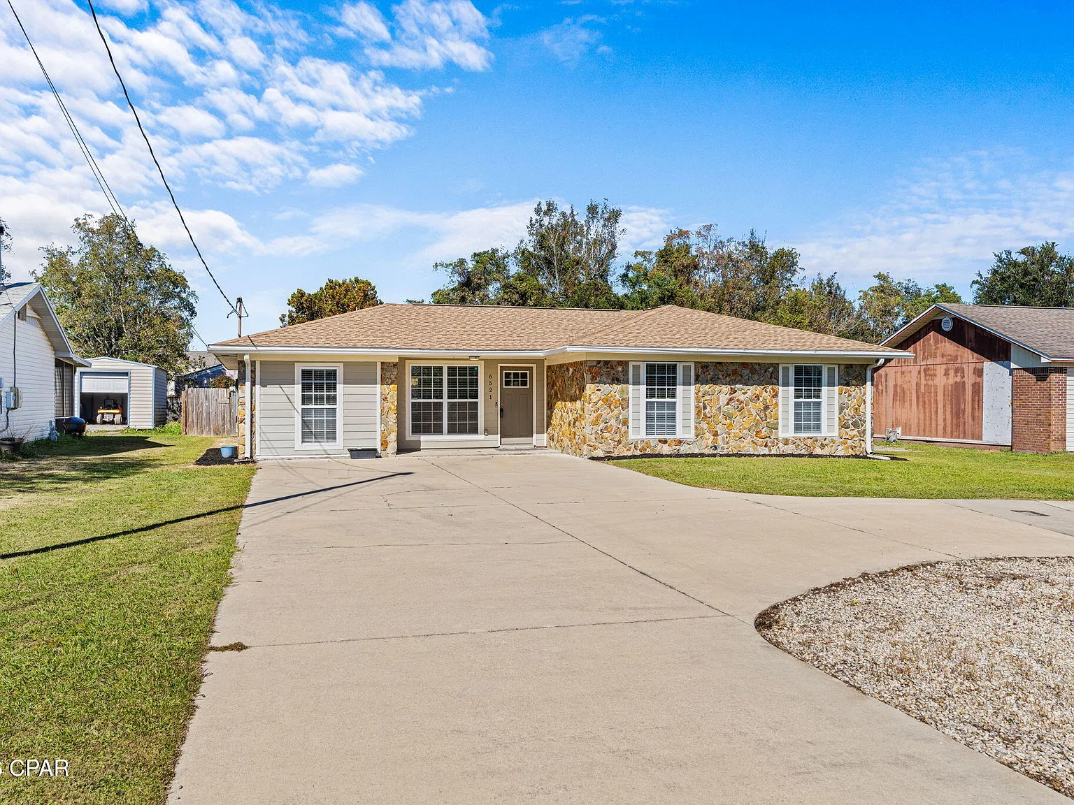 4 bed, 2.5 bath, 1798 sqft, $2,400 — Photo 2