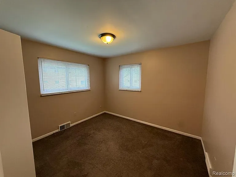 982 N Adams Rd #4 — Photo 14