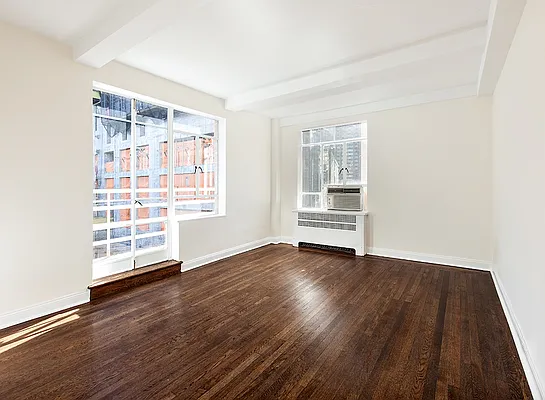 Rented by Central Park South Associates | media 10