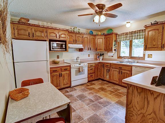 4th image of 16 Grandview Dr
