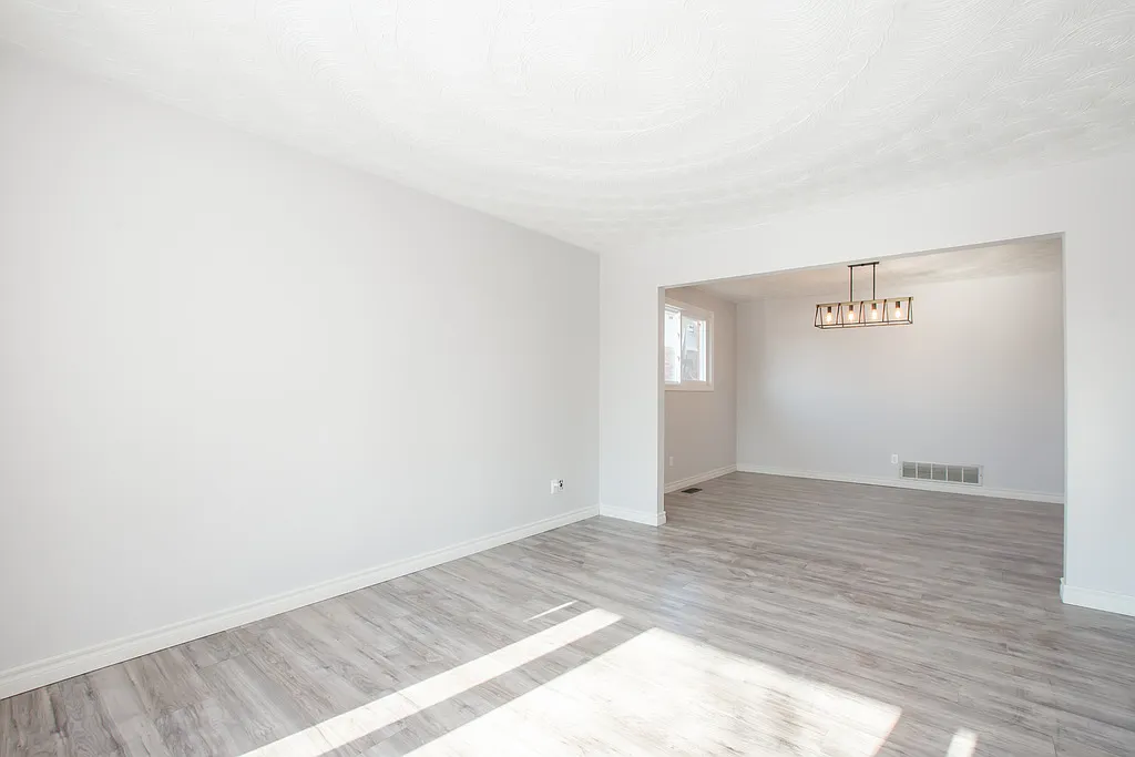 27 Rollins Drive - 1 — Photo 4
