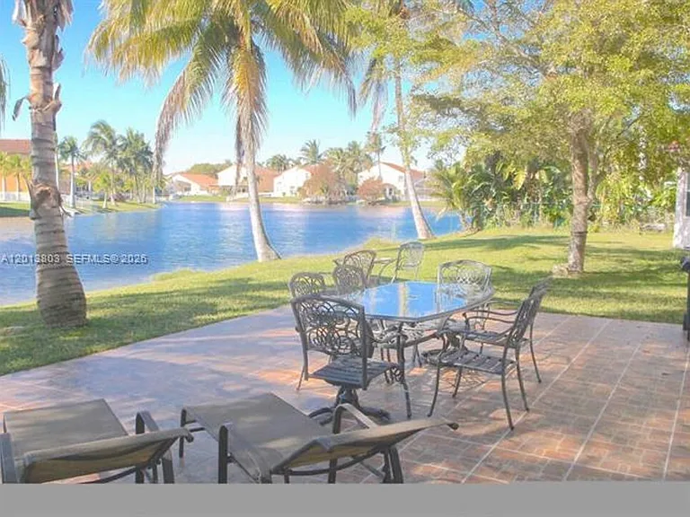 18430 NW 11th St #18430 — Photo 3
