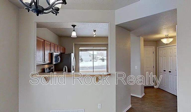 4642 Crow Creek Dr — Photo 7