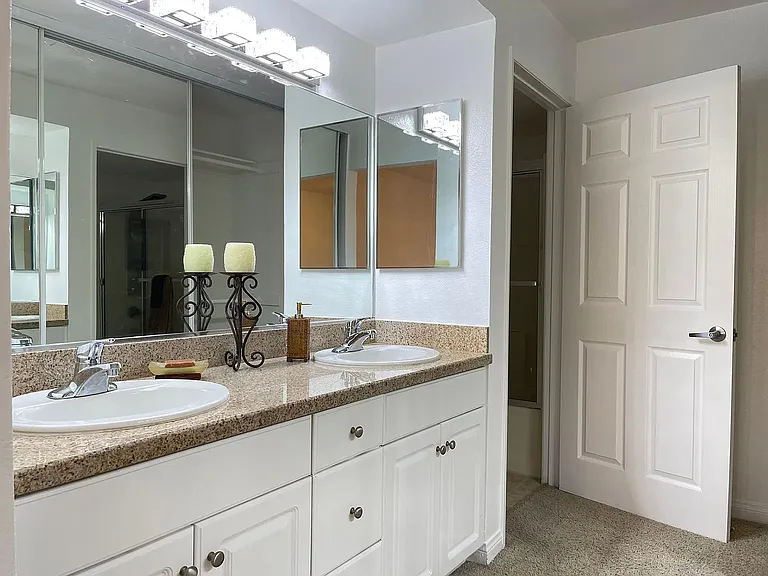 5540 Owensmouth Ave #204 — Photo 8