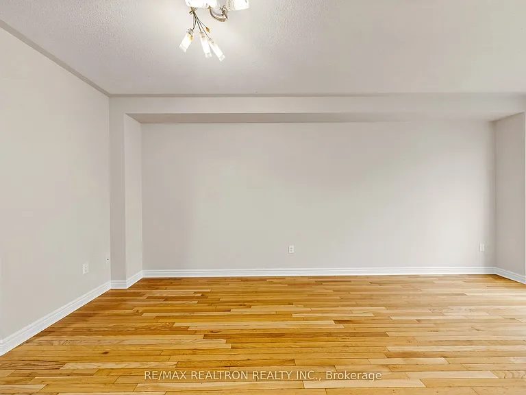 142 Mistywood Cres W — Photo 8