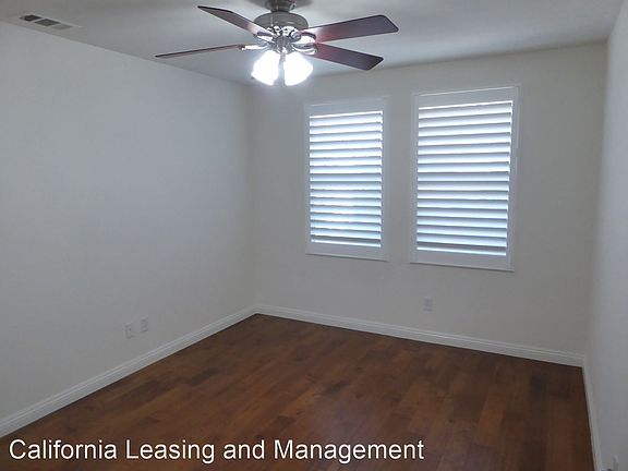 4th image of 27364 Dearborn Dr
