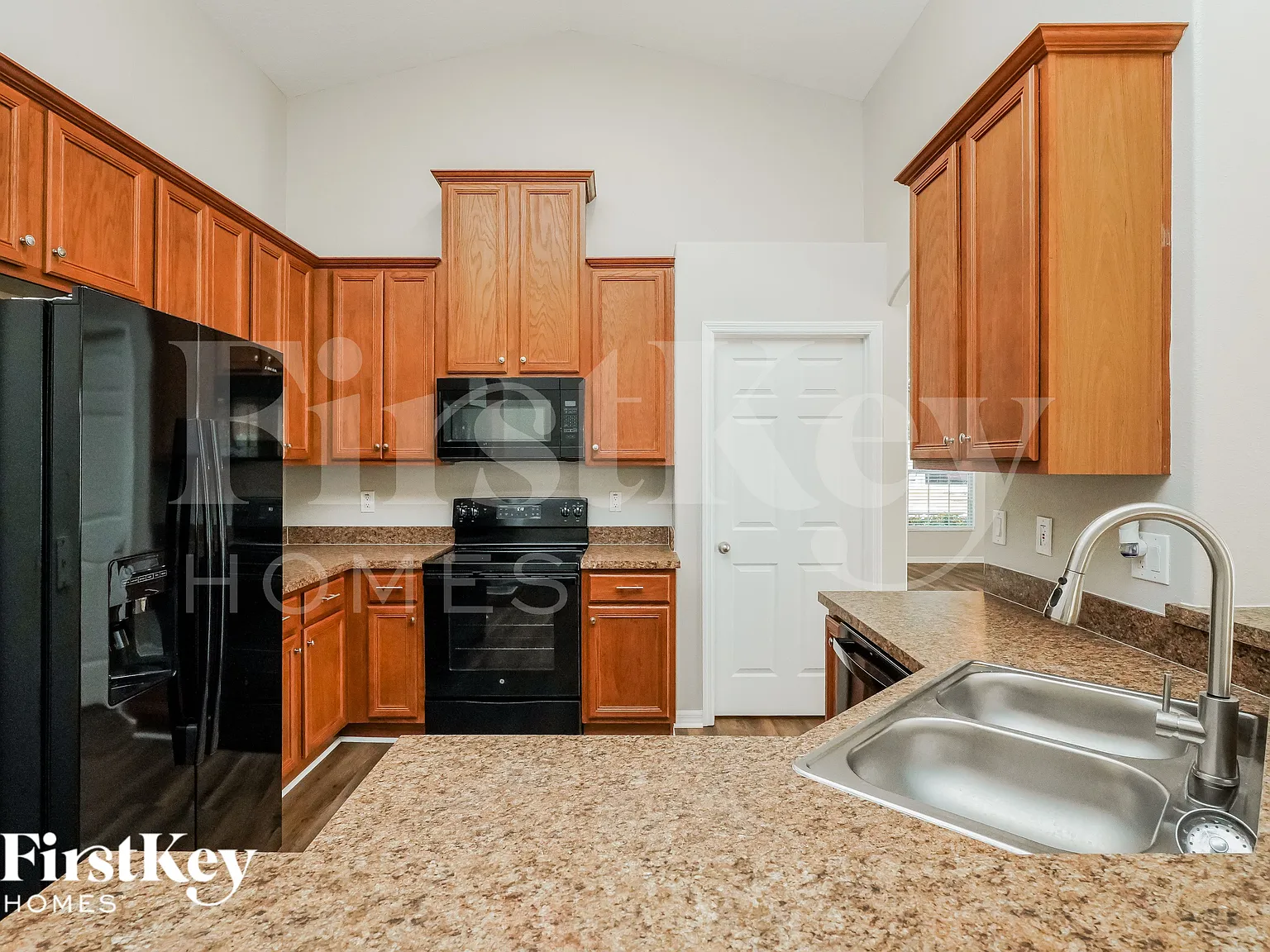 3 bed, 2.0 bath, 1695 sqft, $2,185 — Photo 4