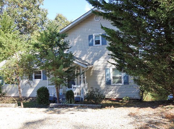 2nd image of 200 W Ridge Dr