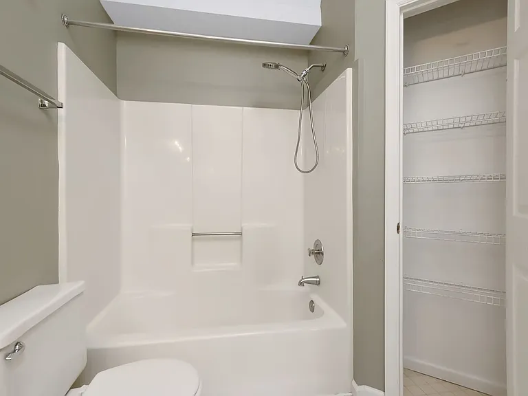 127 Sterling Ct — Photo 12