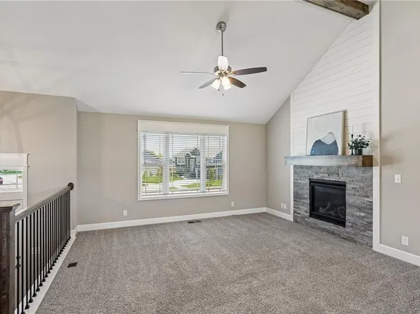 20602 Copper Creek Dr, Peculiar, MO 64078