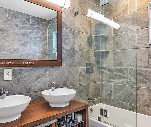 5th image of 1280 NE 105th St APT 10