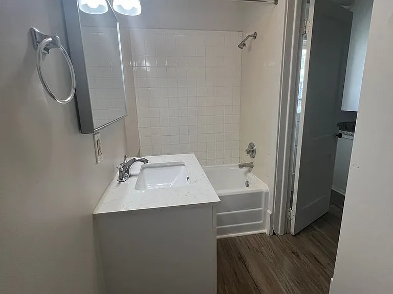 631 S 5th Ave — Photo 1