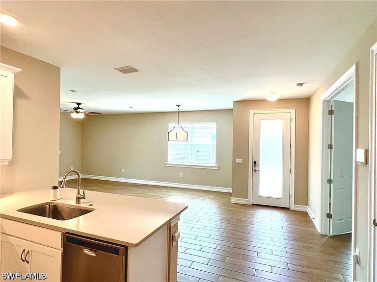 1130 Rolling Brook Ln — Photo 6