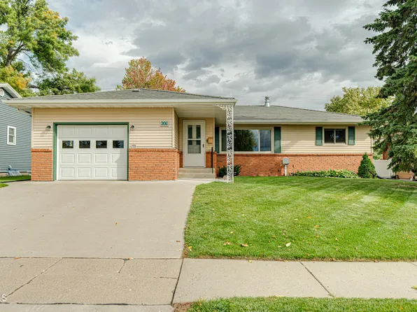 2011 N 3rd St, Bismarck, ND 58501