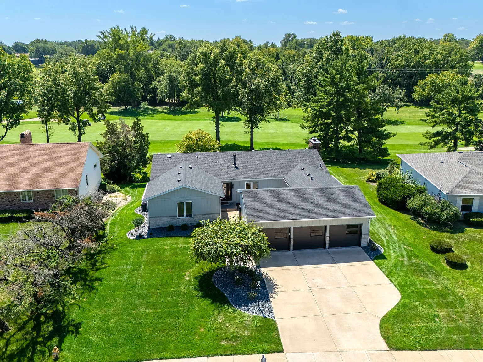 4 bed, 3.5 bath, 3615 sqft, $5,500 — Photo 1