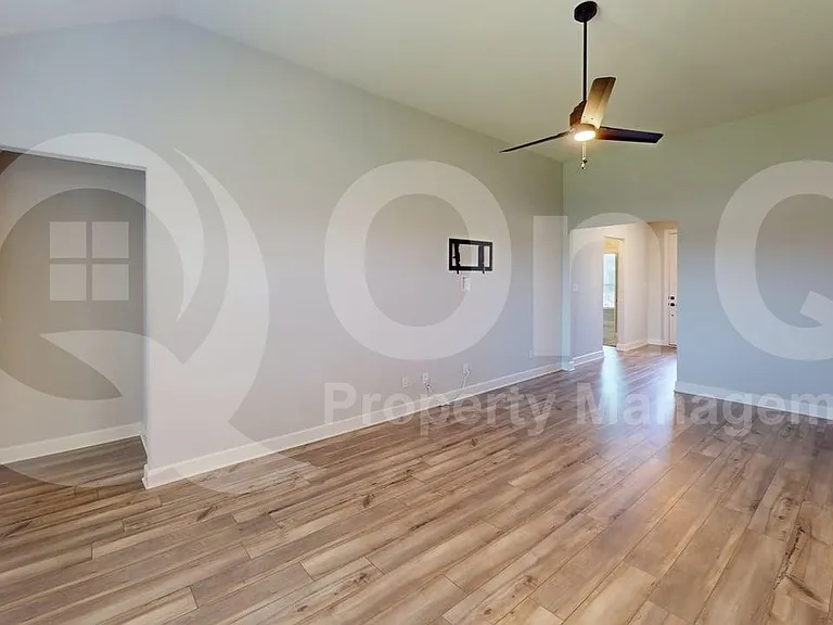 904 Emerson Dr — Photo 7