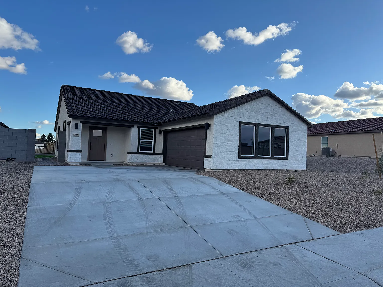 3 bed, 1376 sqft, $2,500 — Photo 1