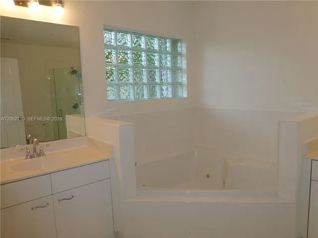 4 bed, 2.0 bath, 2028 sqft, $5,300 — Photo 2
